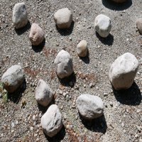 Kiesel-Findlinge